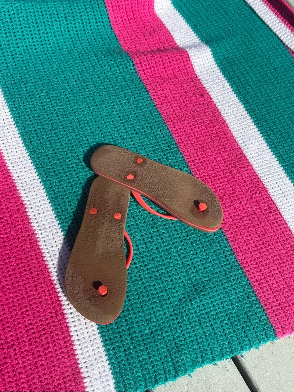 Tory Burch Coral Rubber Flip Flops Pool Beach Sandals Size 11 preppy vacation